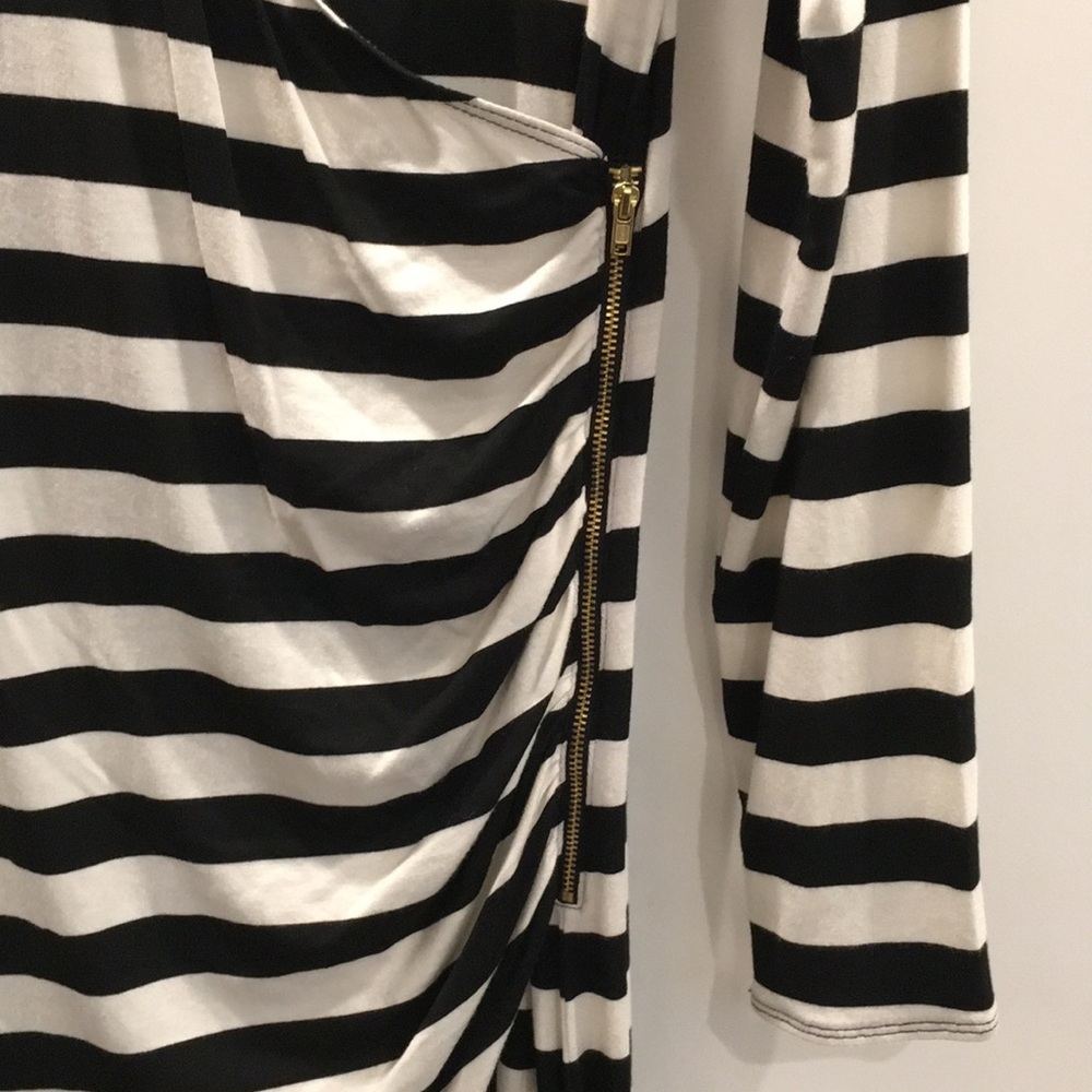 ⭐️SOLD⭐️ Wrap dress - Picture 4 of 5